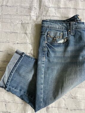 Earl Jeans Medium Wash Denim Capris